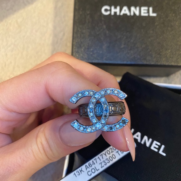 Chanel Logo Silver Threads Ring - Picture 3 of 9